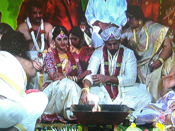 ಹಸೆ ಮಣೆ ಏರಿದ ಜೋಡಿ