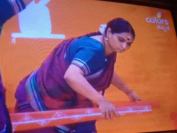 ಕೈ ಜೋಡಿಸಿದ ನಟಿ ಶ್ರುತಿ. 