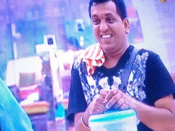 ಒಳಗೆ ಒಂದು ಹೊರಗೆ ಒಂದು ಯಾರಿಗೆ?