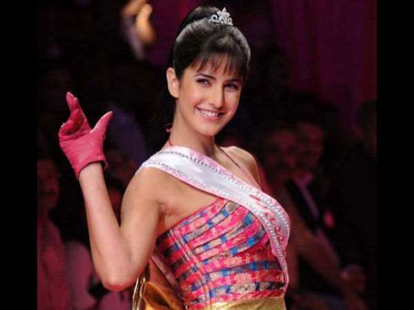 ನಗು ನಗುತ್ತಾ ಇರುವ ಕತ್ರಿನಾ ಕೈಫ್