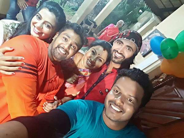 ಚಿತ್ರತಂಡದೊಂದಿಗೆ ಸೆಲ್ಪಿ