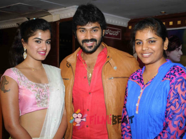 ಇಬ್ಬರು ನಾಯಕಿಯರು