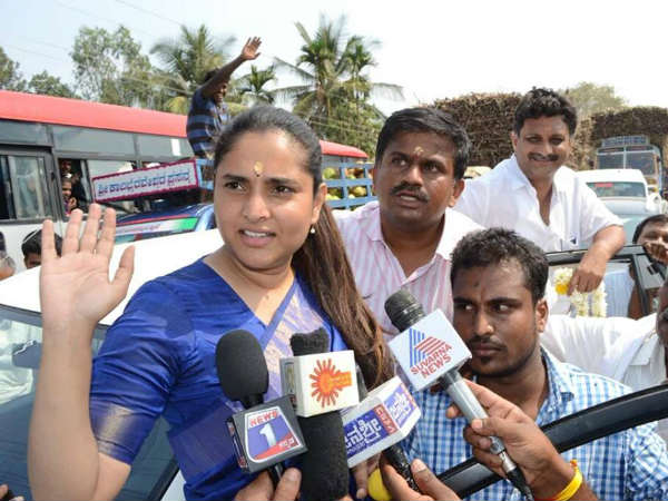 ಸಿನಿಮಾದವರು ರಾಜಕೀಯಕ್ಕೆ ಬರಬಾರದೆಂದು ಕಾನೂನು ಇದೆಯಾ