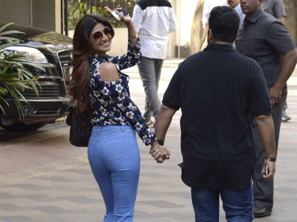 Kareena Kapoor and Shilpa Shetty is very happy for Sanjay Dutt