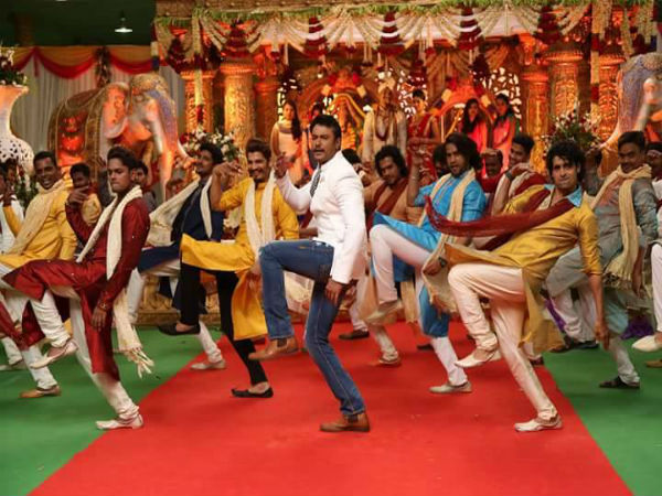 ಅದ್ದೂರಿ ಸೆಟ್ ನಲ್ಲಿ ದರ್ಶನ್ ಡ್ಯಾನ್ಸ್!