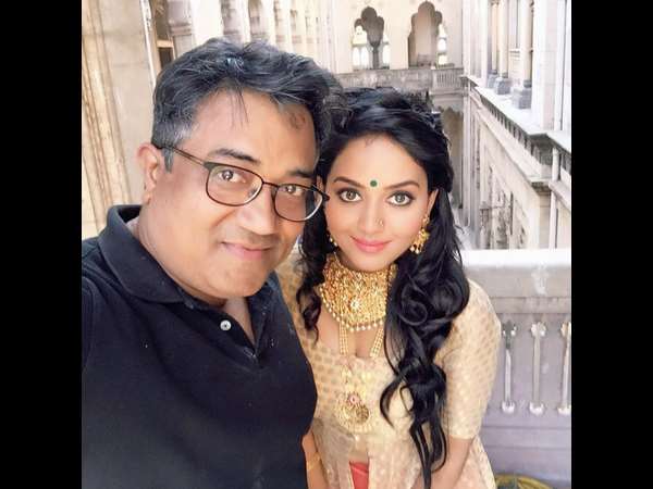 ಚಿನ್ನಾಭರಣಗಳ ಜಾಹೀರಾತಿನಲ್ಲಿ ನಟಿ ಚಿನ್ನಾಭರಣಗಳ ಜಾಹೀರಾತಿನಲ್ಲಿ ನಟಿ