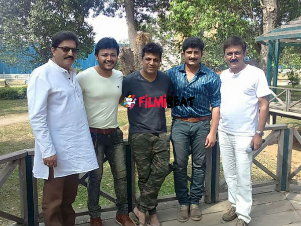 Hatrick Hero Visits The Sets Of Ganesh's 'Gandu Endare Gandu' Hatrick Hero Visits The Sets Of Ganesh's 'Gandu Endare Gandu'