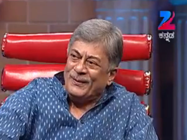  ಬೆಂಚಿನ ಮೇಲೆ ನಿಲ್ಲಿಸುತ್ತಿದ್ದ ಶಿಕ್ಷಕರು