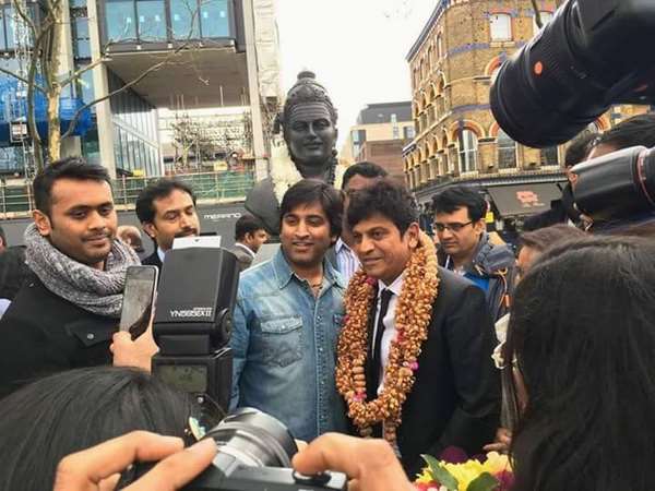 ಅಭಿಮಾನಿಗಳೊಂದಿಗೆ ಶಿವಣ್ಣ ಅಭಿಮಾನಿಗಳೊಂದಿಗೆ ಶಿವಣ್ಣ