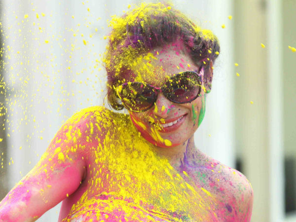 Bollywood actress Kesariee’s sizzling, sensuous Dry Holi Bollywood actress Kesariee’s sizzling, sensuous Dry Holi