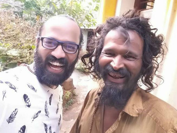 Director Guruprasad rescues an insane person in Gokarna Director Guruprasad rescues an insane person in Gokarna