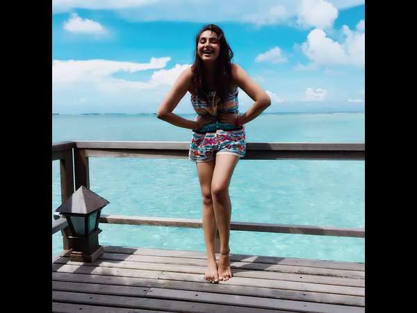 Kannada Actress Ragini Dwivedi rescues turtles in Maldives