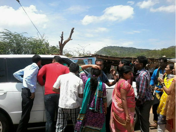 Gundlupet Forest Officers Stopped Kannada Actor Darshan's Car