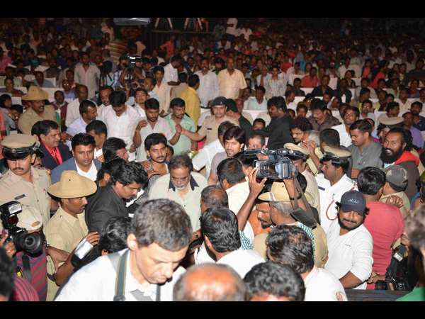 ಅಭಿಮಾನಿಗಳ ಸಂಭ್ರಮ