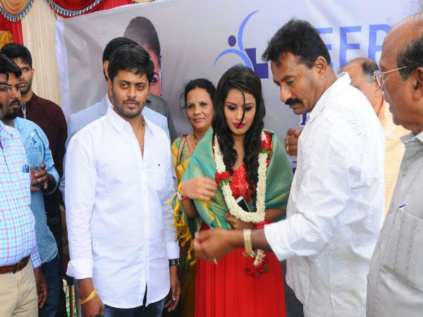 in-pic-prem-sanjana-at-deepasri-multi-speciality-hospital-inauguration