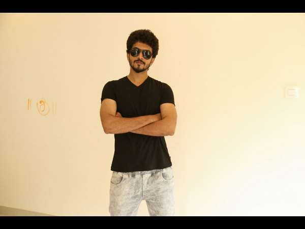 Director AP Arjun in search of Bold Heroine for 'Kiss'