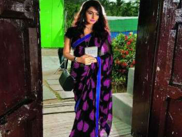 ಸೀರೆ ಉಟ್ಟ ನೀರೆ ಸೀರೆ ಉಟ್ಟ ನೀರೆ