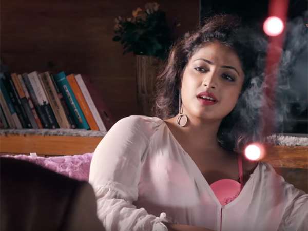 ಅಲ್ಲಲ್ಲಿ ಸಂದೇಶ ಕೂಡ ಇದೆ