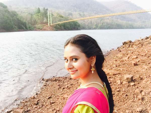 ರೆಟ್ರೋ ಲುಕ್ ನಲ್ಲಿ ಅಮೂಲ್ಯ