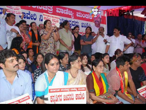 ರಾಜ್ಯ ಸರ್ಕಾರಕ್ಕೆ ನಾಚಿಕೆ ಆಗ್ಬೇಕು