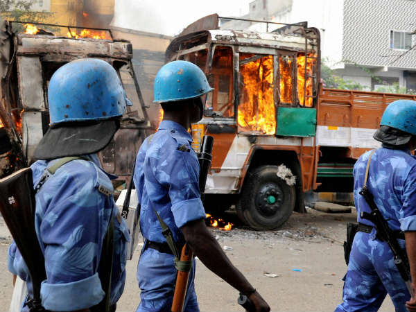 ಬೆಂಕಿ ಹಚ್ಚಿದ್ರೆ, ಆರ್ಸೋಕೆ ನೀರಿಲ್ಲ