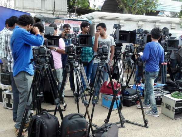 ಕನ್ನಡ ಚಿತ್ರರಂಗ ಉದ್ಧಾರ ಆಗುವತ್ತ ಗಮನ ಹರಿಸಿ...