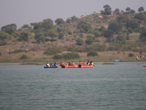 ವಿಶಾಲವಾದ ಕೆರೆ ವಿಶಾಲವಾದ ಕೆರೆ