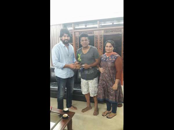 ಹ್ಯಾಟ್ರಿಕ್ ಹೀರೋ ಶಿವರಾಜ್ ಕುಮಾರ್ ರವರನ್ನ ಆಹ್ವಾನಿಸಿದ ಯಶ್