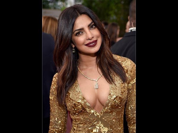 ಬೇ ವಾಚ್‌ ಗಾಗಿ ಈ ಲುಕ್ 