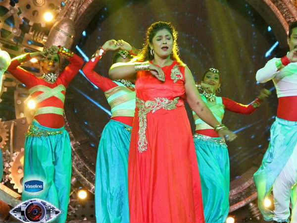 ಶಾಲಿನಿ ಎಂಟ್ರಿ