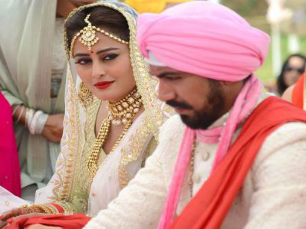 ಲವೇಶ್ ಸಂಪ್ರದಾಯದಂತೆ ಮದುವೆ