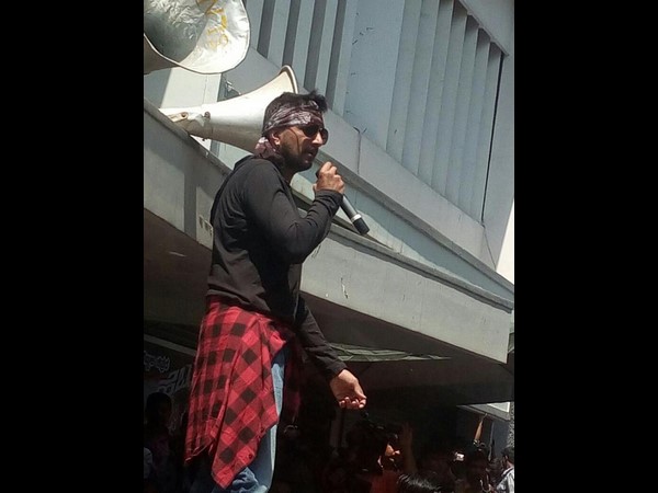 ಆತ್ಮಹತ್ಯೆಗೆ ಯತ್ನಿಸಿದ ಕಿಚ್ಚನ ಅಭಿಮಾನಿಗಳು 