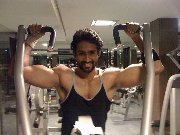 ನವೀನ್ ಹಿನ್ನಲೆ...