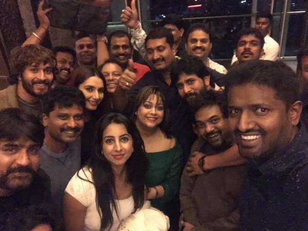 ವಿವಾಹ ವಾರ್ಷಿಕೋತ್ಸವದ ಗ್ರೂಪ್ ಫೊಟೋ 