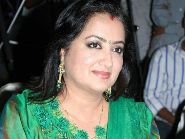 ಸುಮಲತಾ ಅಂಬರೀಶ್ ತುಟಿಕ್ ಪಿಟಿಕ್ ಎಂದಿಲ್ಲ. 