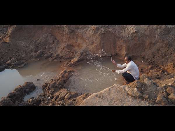 ಜಿನುಗುತ್ತಿದೆ ಅಂತರ್ಜಲ ಜಿನುಗುತ್ತಿದೆ ಅಂತರ್ಜಲ