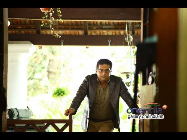 ಶೋ ರೂಮ್ ಓನರ್ ಪಾತ್ರದಲ್ಲಿ ಪ್ರಕಾಶ್ ರೈ 