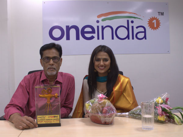 ಪ್ರಶಸ್ತಿ ಪ್ರದಾನ ಮಾಡಿದ ಸಂಪಾದಕ ಶಾಮಸುಂದರ