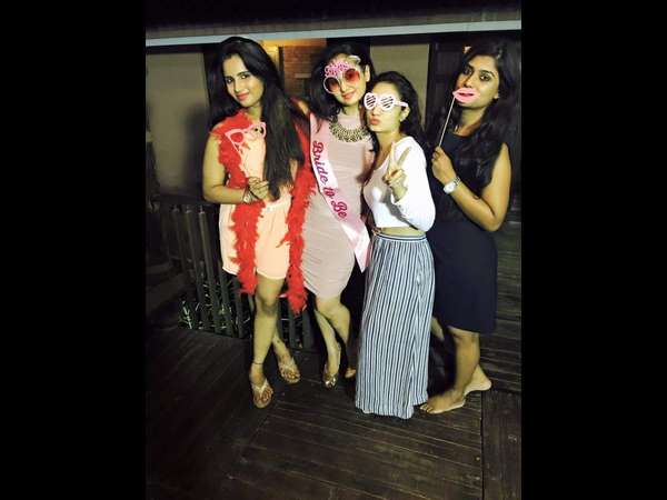 ಗೆಳತಿಯರು ಭಾಗಿ