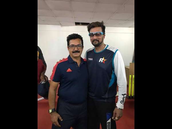 ಪ್ರಾಕ್ಟೀಸ್ ನಲ್ಲಿ ನಿರತರಾಗಿರುವ ಕಿಚ್ಚ ಪ್ರಾಕ್ಟೀಸ್ ನಲ್ಲಿ ನಿರತರಾಗಿರುವ ಕಿಚ್ಚ