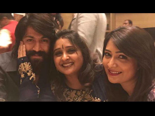 ರಾಕಿಂಗ್ ಸ್ಟಾರ್ ಯಶ್ ದಂಪತಿ ರಾಕಿಂಗ್ ಸ್ಟಾರ್ ಯಶ್ ದಂಪತಿ