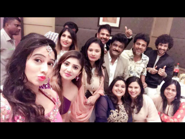 ಸ್ಟಾರ್ಸ್ ಸೆಲ್ಫಿ ಸ್ಟಾರ್ಸ್ ಸೆಲ್ಫಿ