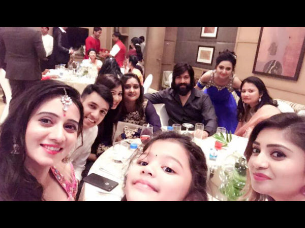 ರಾಕಿಂಗ್ ಜೋಡಿ ಜೊತೆ ಸೆಲ್ಫಿ ರಾಕಿಂಗ್ ಜೋಡಿ ಜೊತೆ ಸೆಲ್ಫಿ