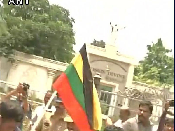 ರಜನಿಕಾಂತ್ ಪ್ರತಿಕೃತಿ ದಹನ