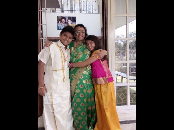 ಮೊಮ್ಮಕ್ಕಳೊಂದಿಗೆ ಅಜ್ಜಿ