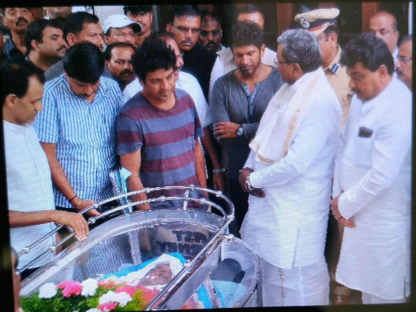 parvathamma-rajkumar-s-last-rites-to-be-performed-at-kanteerava-studio