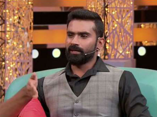 ಯೋಗಿ ಬೈಕ್ ಮೇಲೆ ಮೊದಲು ಕೂತಿದ್ದು ಮೋಹಕ ತಾರೆ ಯೋಗಿ ಬೈಕ್ ಮೇಲೆ ಮೊದಲು ಕೂತಿದ್ದು ಮೋಹಕ ತಾರೆ