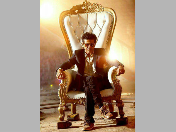 ಸಿಂಹಾಸನದ ಮೇಲೆ ಕುಳಿತ ಶಿವಣ್ಣ ಸಿಂಹಾಸನದ ಮೇಲೆ ಕುಳಿತ ಶಿವಣ್ಣ