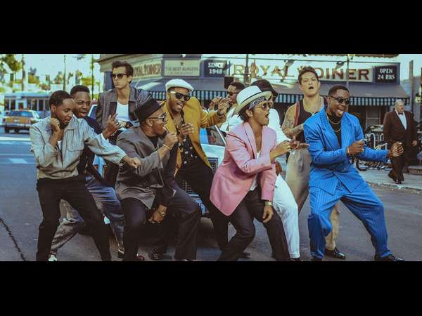 ಮಾರ್ಕ್ ರಾನ್ಸನ್ - Uptown Funk ft