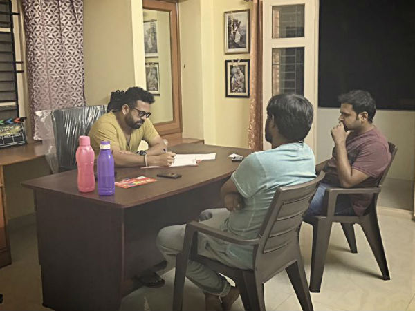 ಕಥೆ ಬರೆಯಲು ಕೂತ ನಿರ್ದೇಶಕ